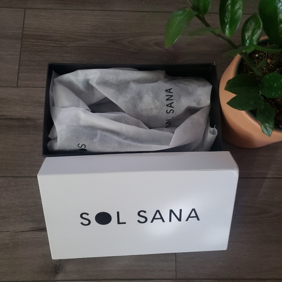 Sol Sana Anastasia Slide - Picture 5 of 7